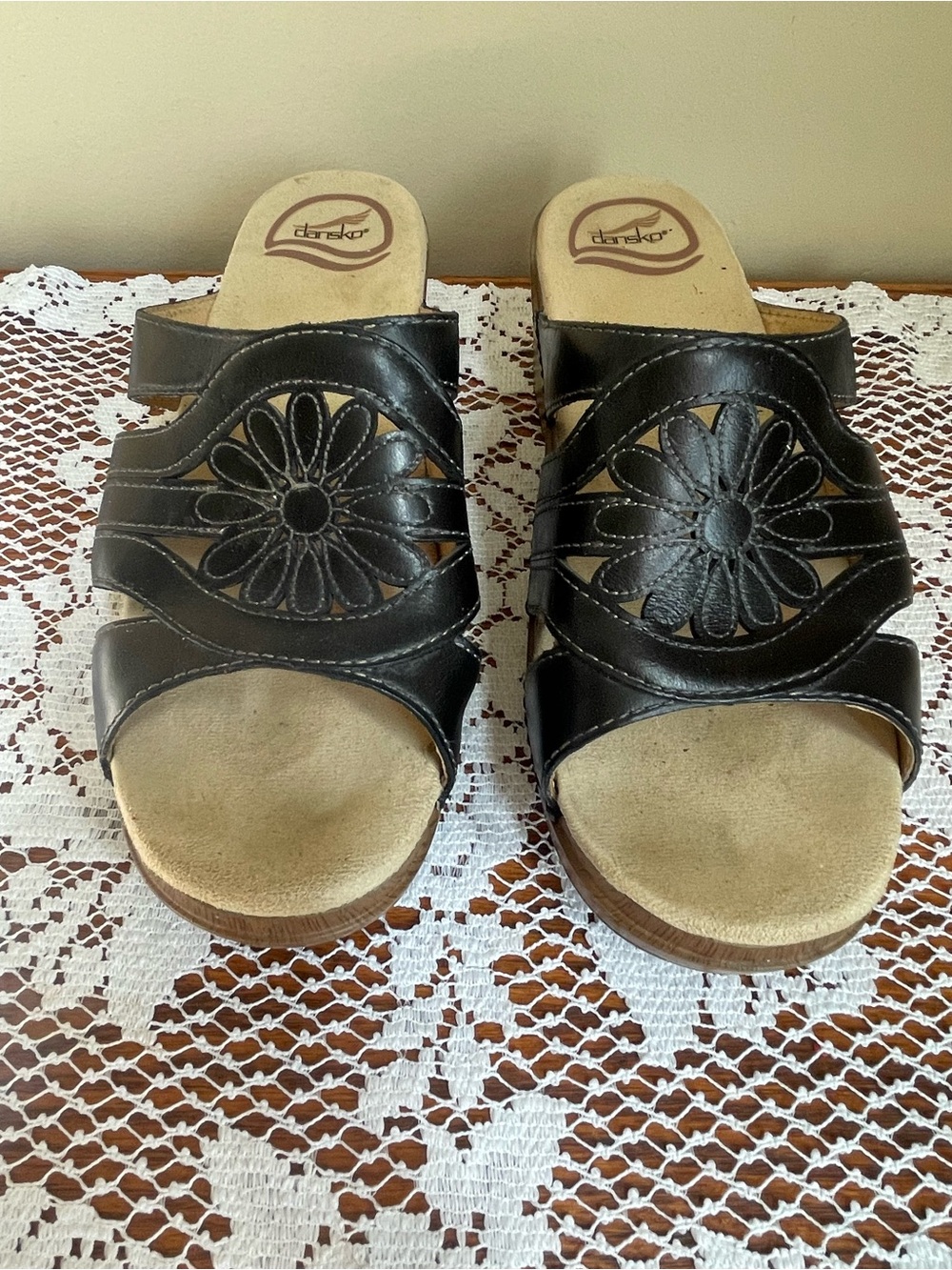 Dansko Black Leather Floral Cutout Slide Clog Sandals Size 38